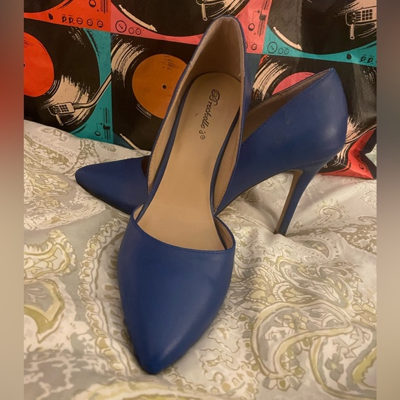 Breckelle’s size 10 blue heels - Picture 2 of 2